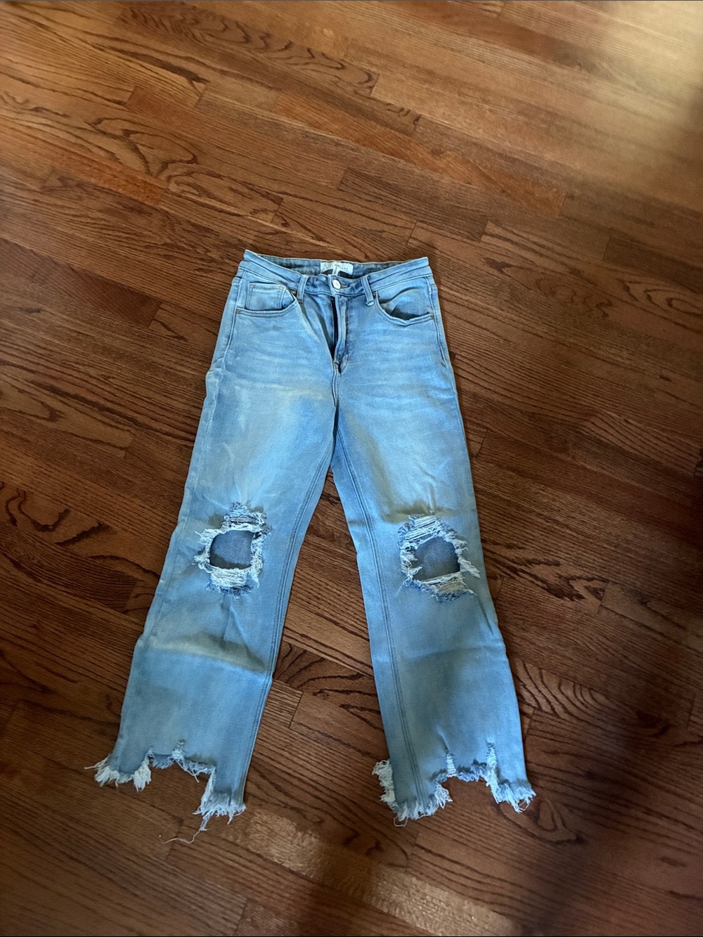 Light Wash Straight-Leg Women's Jeans with Knee Distress